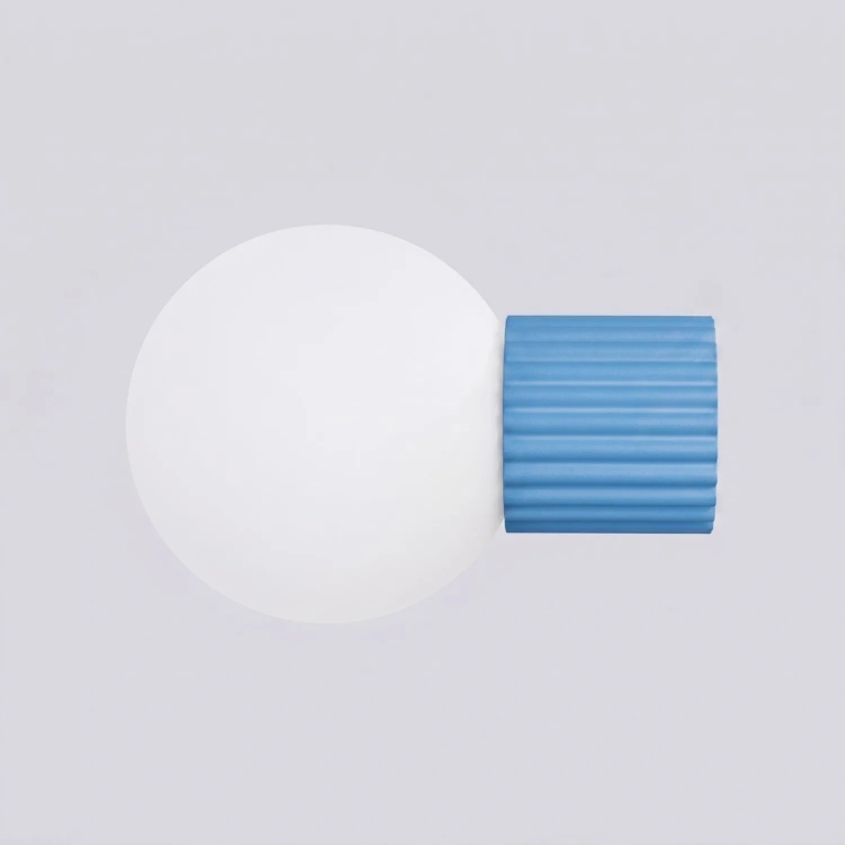 stylowa-niebieska-szklana-lampa-ścienna