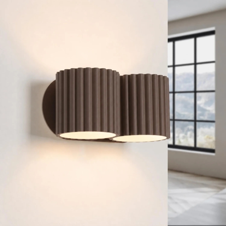 subtelna-czekoladowa-lampa-ścienna
