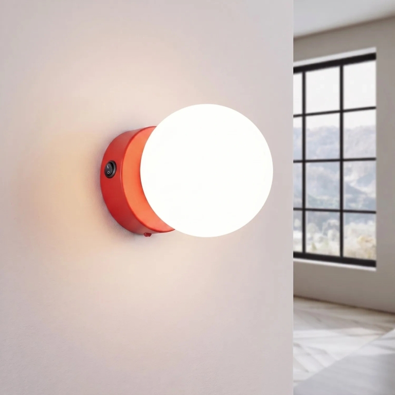 szklana-karmazynowa-lampa-ścienna