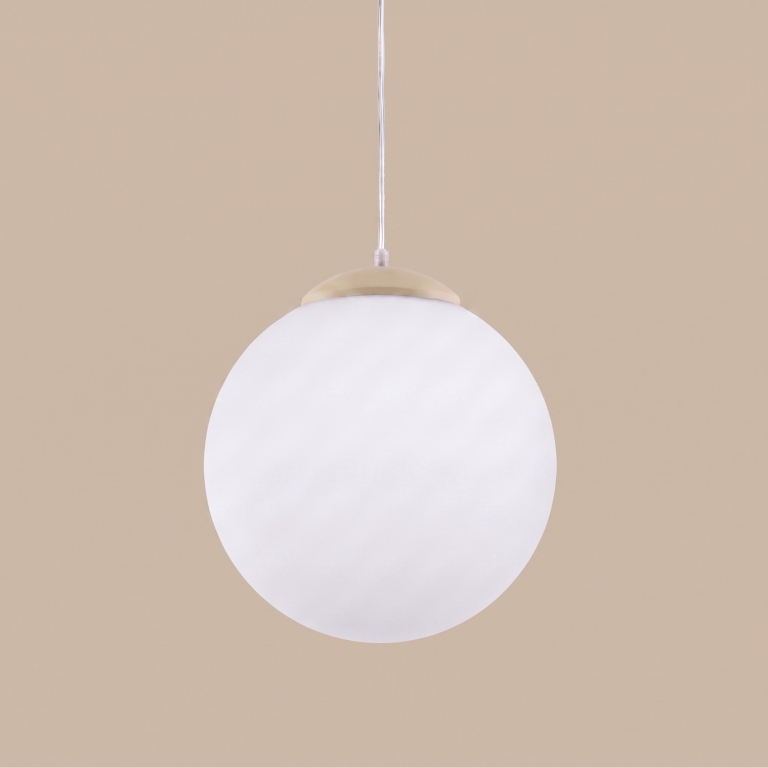 szklana-lampa-wisząca-beżowa-do-jadalni