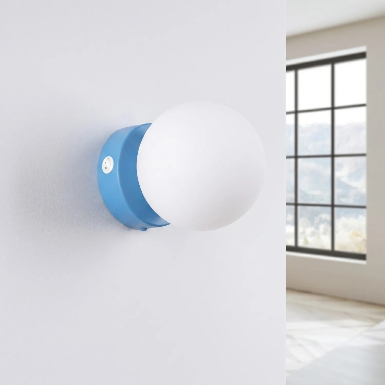 szklana-minimalistyczna-lampa-ścienna