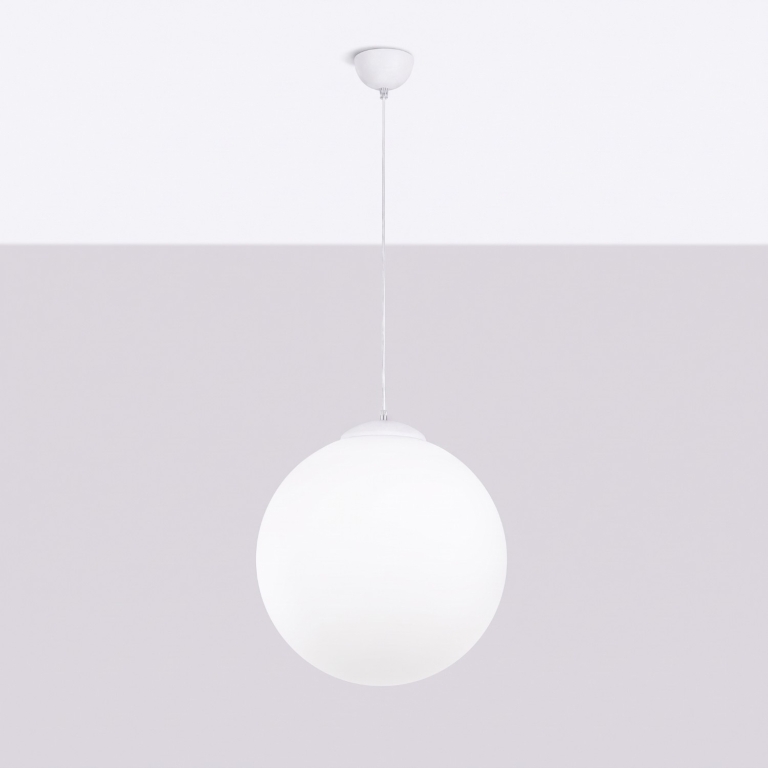 szklana-śnieżnobiała-lampa-wisząca-do-jadalni