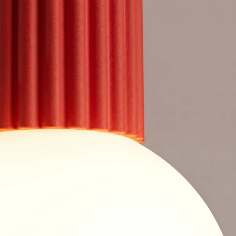 wiśniowa-designerska-lampa-sufitowa