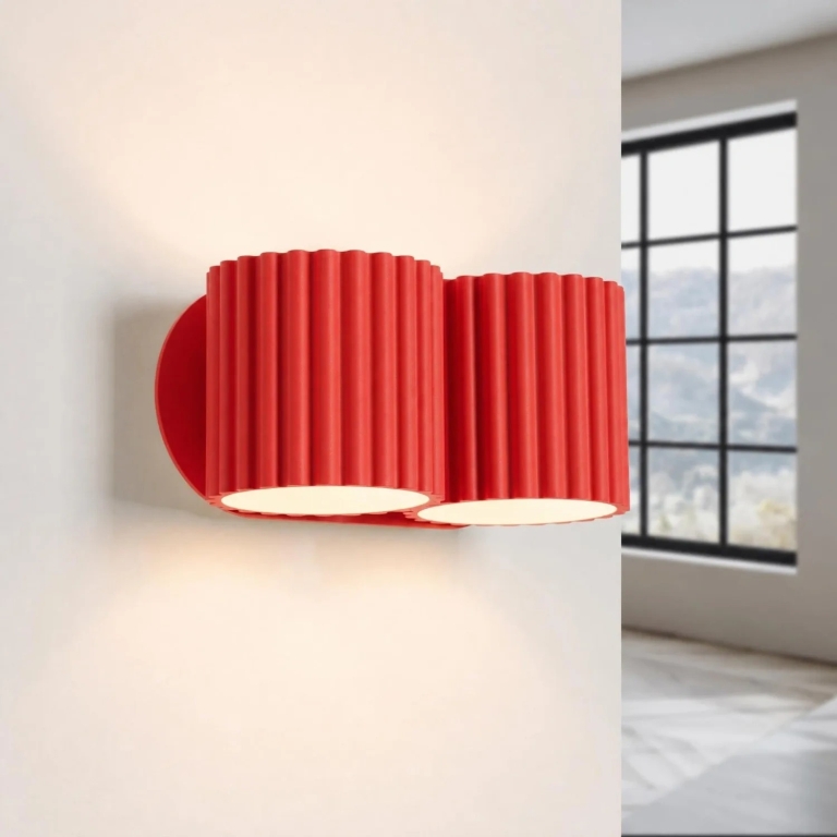 wiśniowa-lampa-ścienna-elegancka