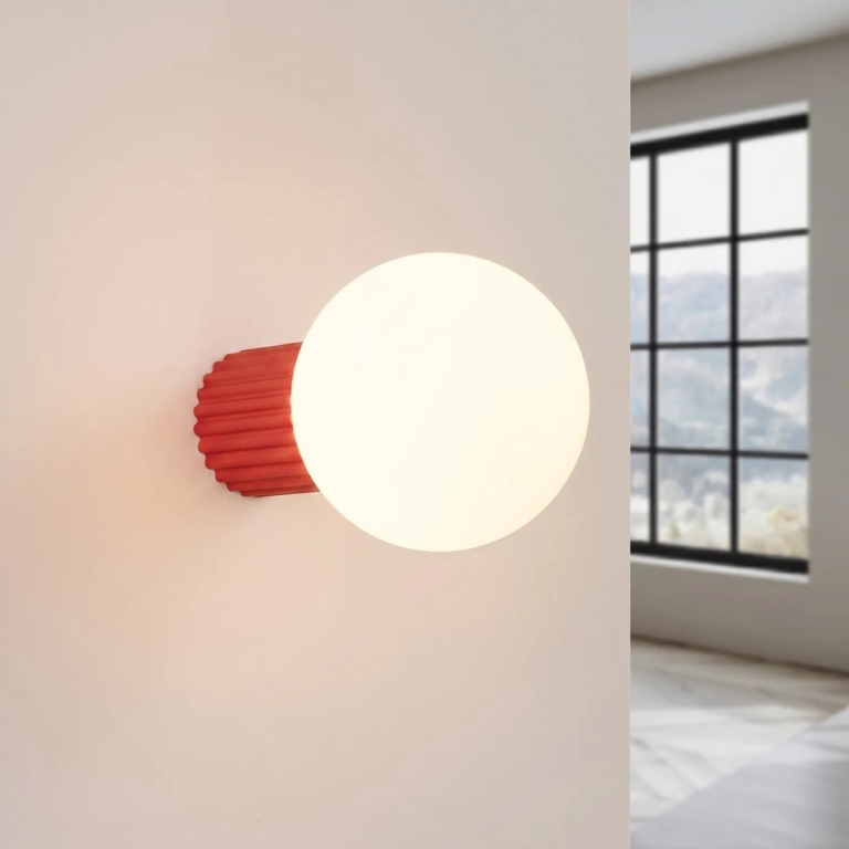 wiśniowa-lampa-ścienna-nowoczesna