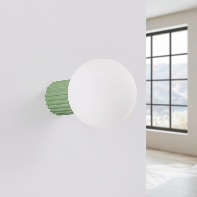 zielona-szklana-lampa-ścienna