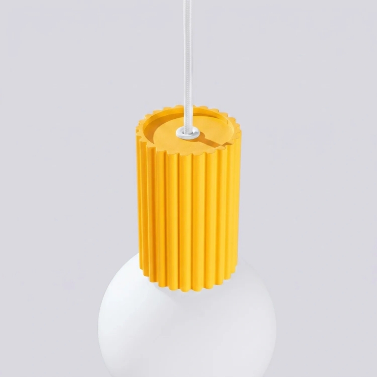 żółta-lampa-wisząca