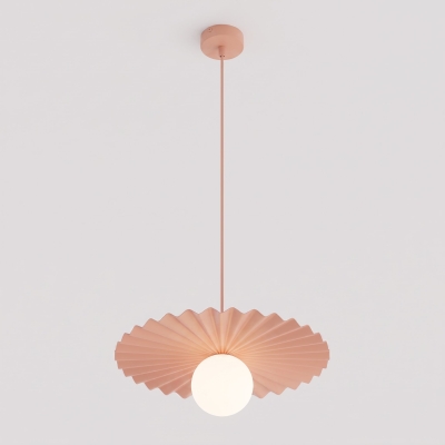 Koralowa lampa wisząca Flara o unikatowym designie