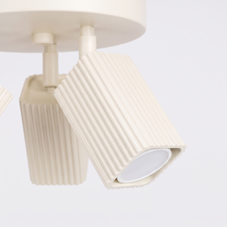 aluminiowa-beżowa-lampa-sufitowa-z-ryflowanymi-kloszami