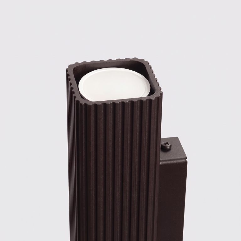 aluminiowa-lampa-ścienna-czarna