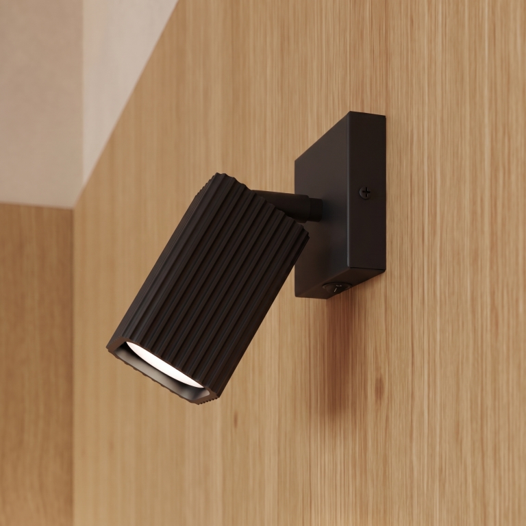 aluminiowy-designerski-kinkiet-z-karbowanym-kloszem