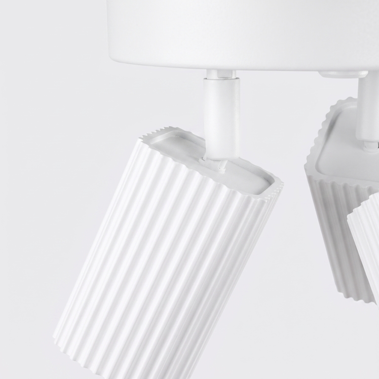 biała-lampa-sufitowa-z-ruchomymi-kloszami