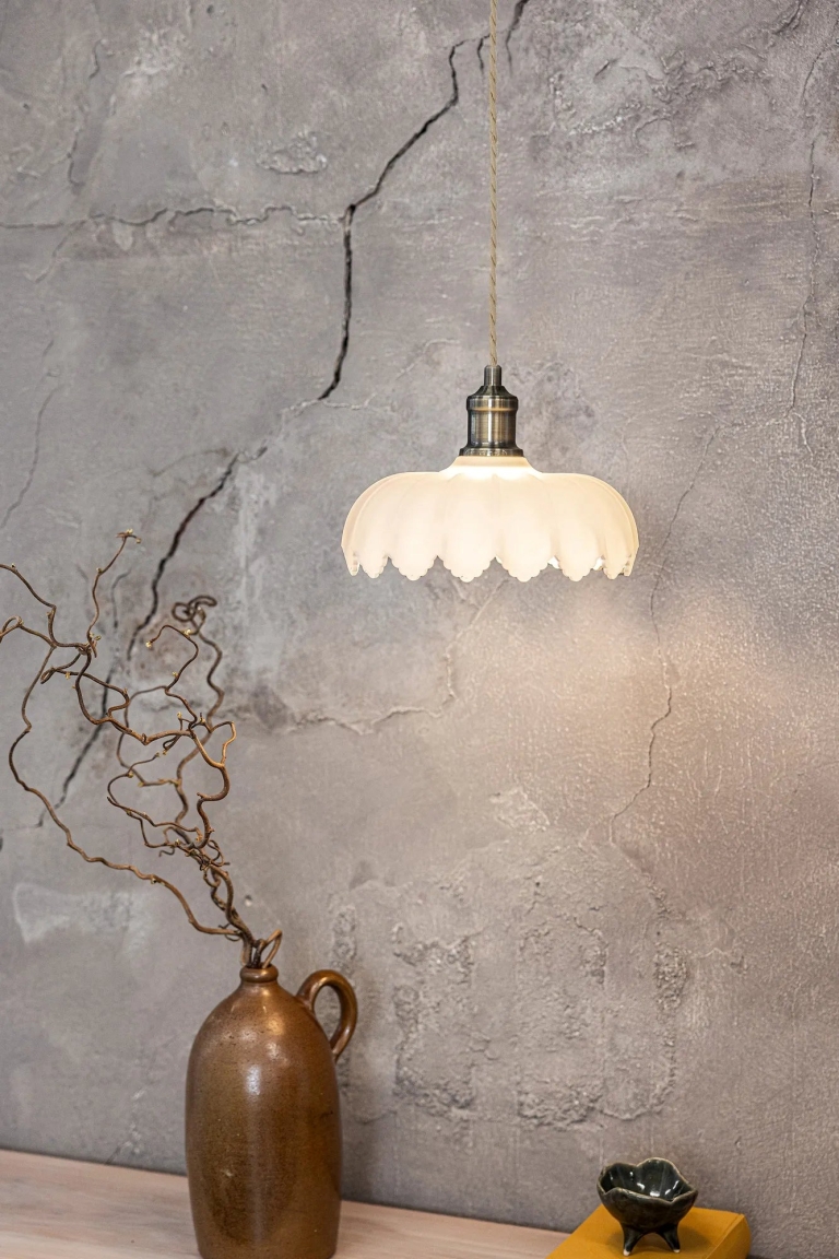 biała-lampa-wisząca