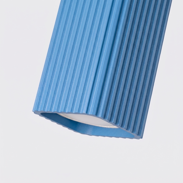 błękitna-minimalistyczna-listwa-sufitowa