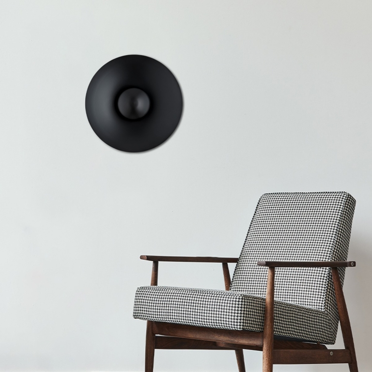 czarna-lampa-ścienna