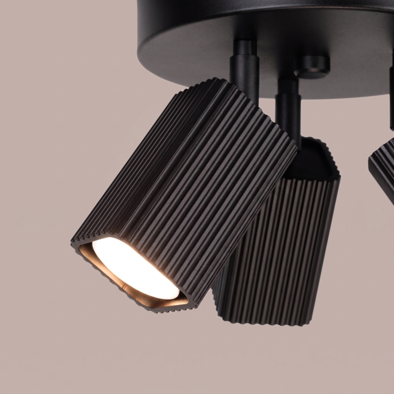 czarna-lampa-sufitowa-regulowana
