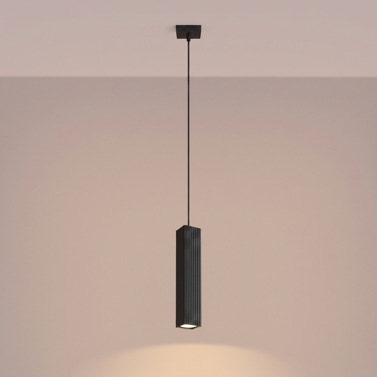 czarna-lampa-wisząca-z-karbowanym-kloszem