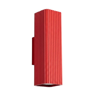 Lampa ścienna Yavero z karbowanym, czerwonym kloszem