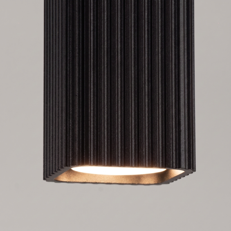 designerski-czarny-aluminiowy-spot-sufitowy-z-karbowanym-kloszem