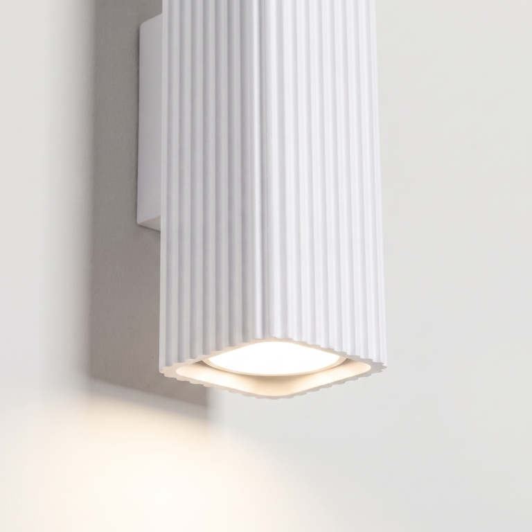 lampa-ścienna-w-kolorze-białym