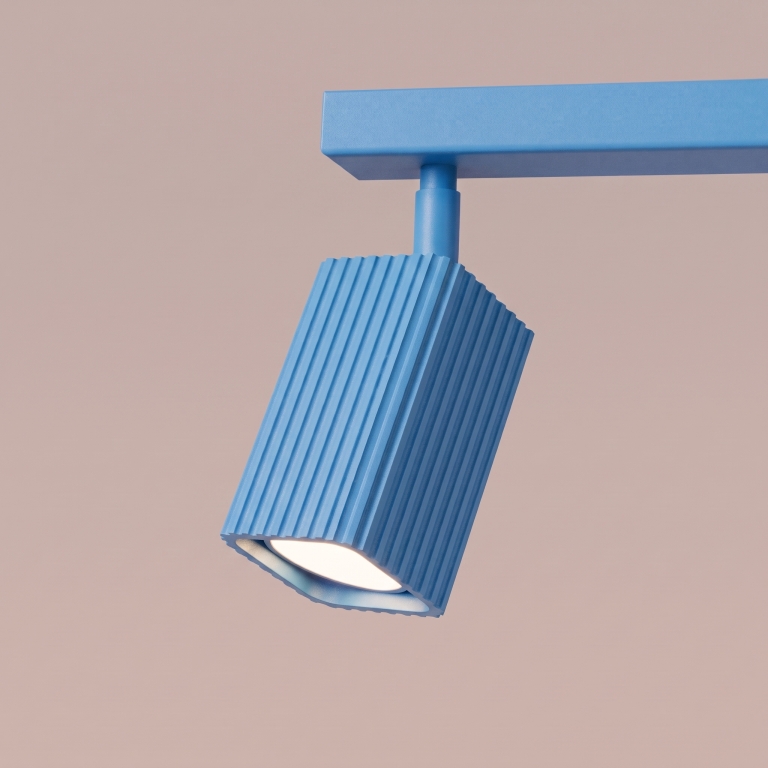 listwa-sufitowa-minimalistyczna-z-ryflowanymi-kloszami