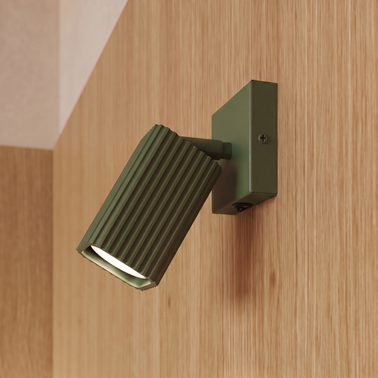 metalowa-oliwkowa-lampa-z-karbowanym-kloszem