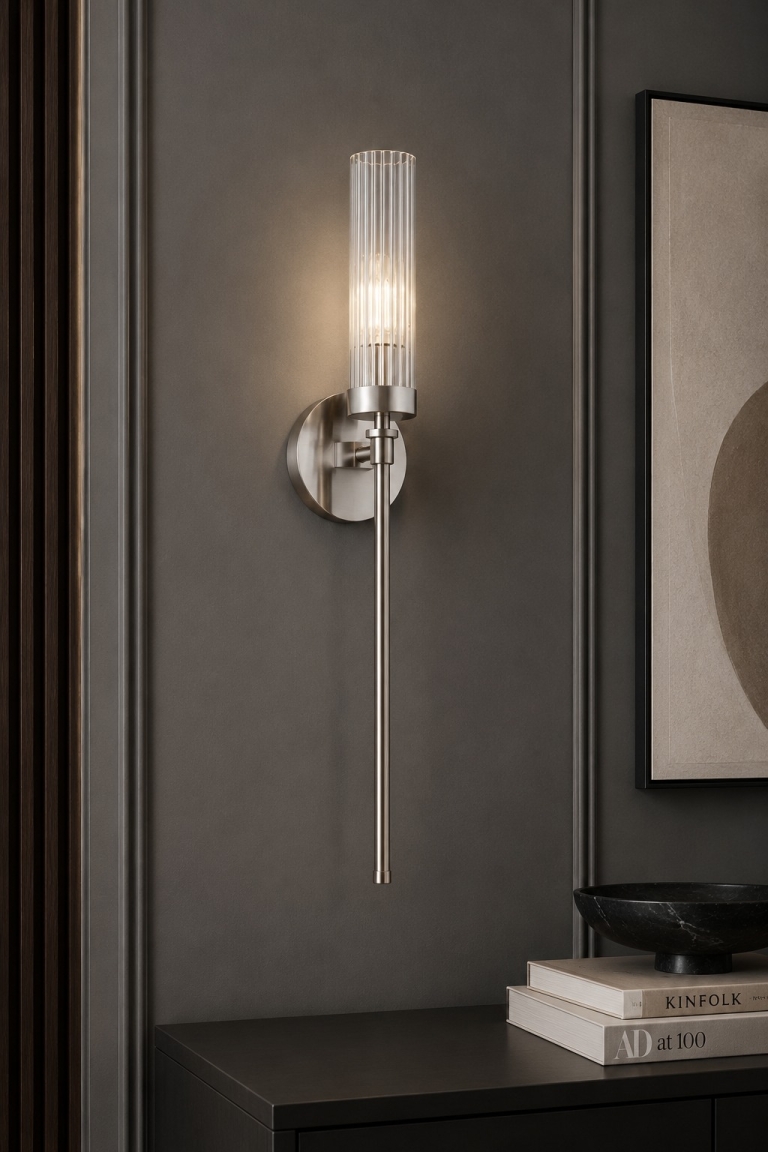 nowoczesna-srebrna-lampa-ścienna