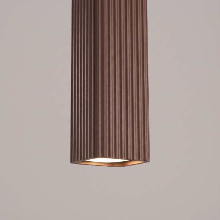 ozdobna-brązowa-aluminiowa-lampa-wisząca-z-ryflowanym-kloszem