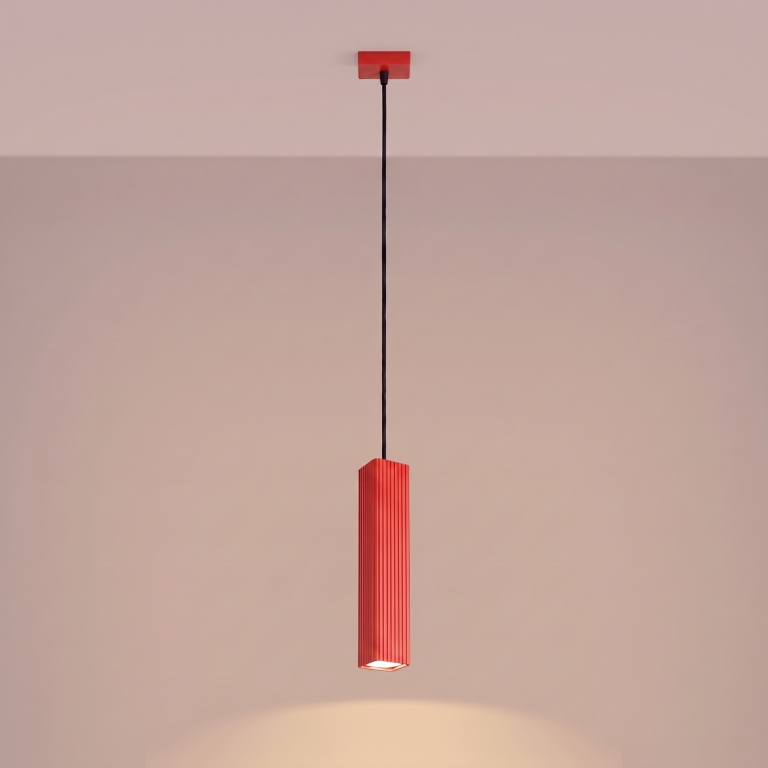ozdobna-czerwona-aluminiowa-lampa-wisząca