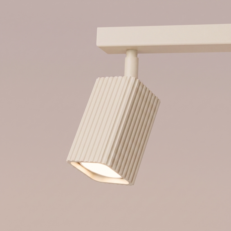 ozdobna-lampa-sufitowa-piaskowa-z-karbowanymi-kloszami