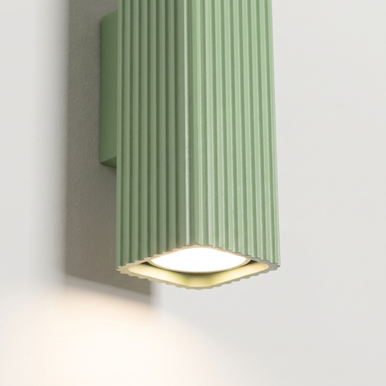 szałwiowa-designerska-lampa-ścienna-do-sypialni