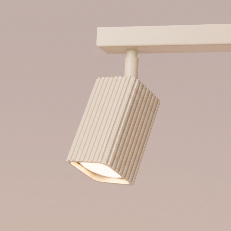 szarobeżowa-lampa-sufitowa-do-sypialni-z-karbowanymi-kloszami