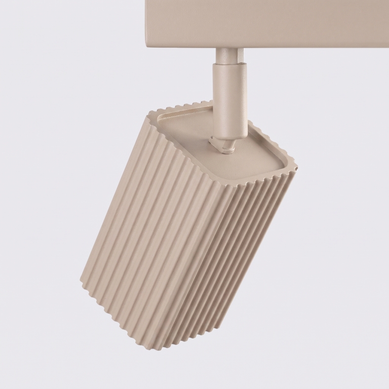 taupe-designerska-lampa-sufitowa-z-ryflowanymi-kloszami