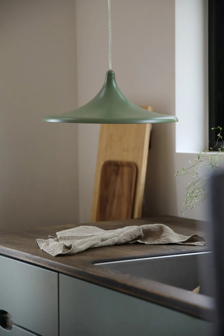 zielona-lampa-wisząca-do-kuchni