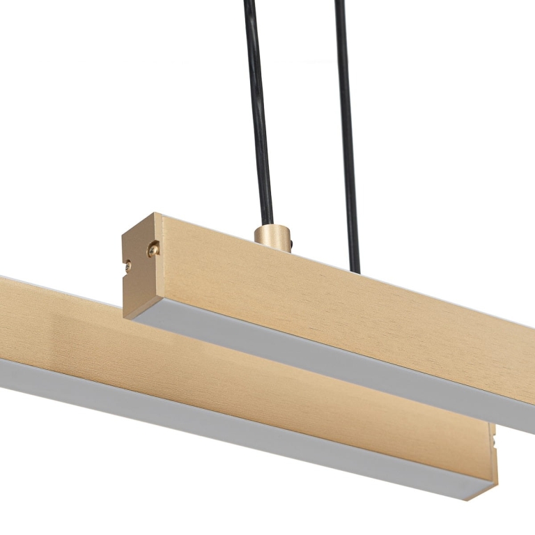 złota-lampa-wisząca-nad-wyspę-kuchenną