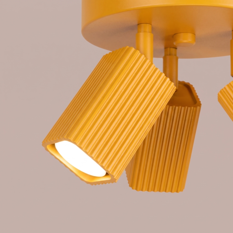 żółta-lampa-sufitowa-z-ruchomymi-kloszami